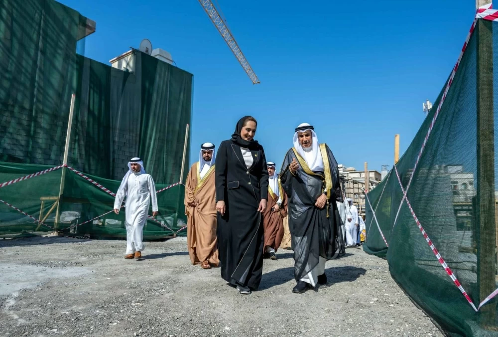 خالد بن عبد الله يتفقد ميدانياً تقدم العمل في إنجاز مشروع تطوير مدينة المحرق