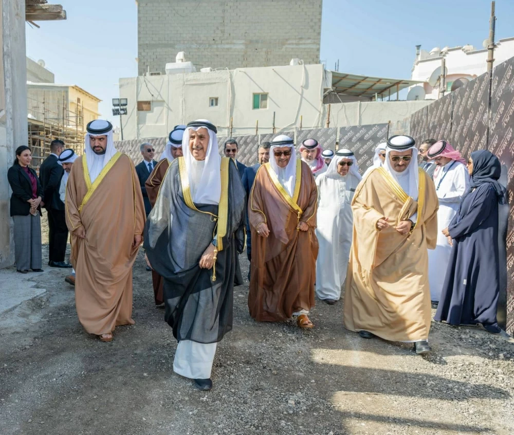 خالد بن عبد الله يتفقد ميدانياً تقدم العمل في إنجاز مشروع تطوير مدينة المحرق