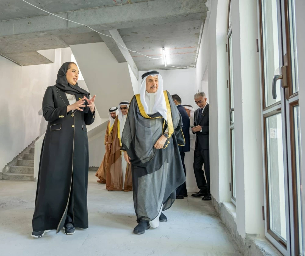 خالد بن عبد الله يتفقد ميدانياً تقدم العمل في إنجاز مشروع تطوير مدينة المحرق