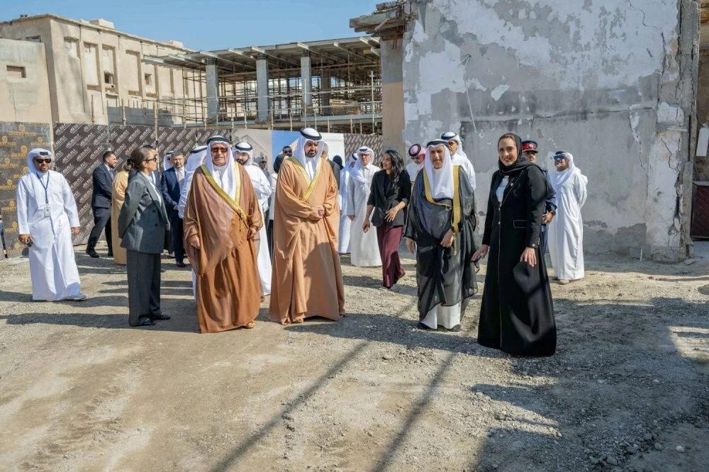 خالد بن عبد الله يتفقد ميدانياً تقدم العمل في إنجاز مشروع تطوير مدينة المحرق