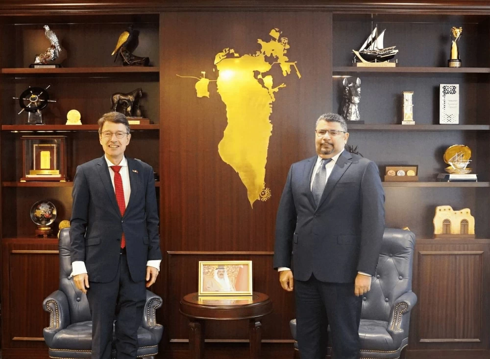 وزير شؤون الكهرباء والماء يستقبل السفير الألماني لدى مملكة البحرين