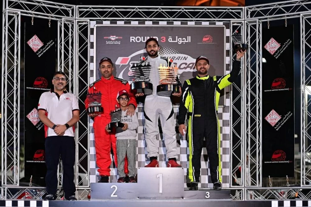 علي المنصوري يواصل سيطرته على تحدي البحرين للسيارات في يوم السباقات الوطنية