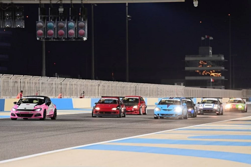 علي المنصوري يواصل سيطرته على تحدي البحرين للسيارات في يوم السباقات الوطنية