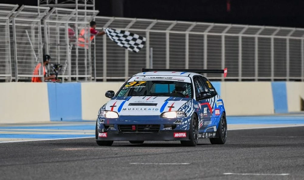 علي المنصوري يواصل سيطرته على تحدي البحرين للسيارات في يوم السباقات الوطنية