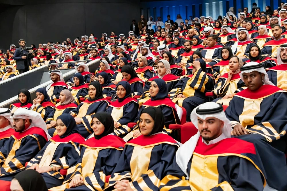 كلية البحرين للمعلمين تحتفي بتخريج الفوج الرابع عشر من طلبتها