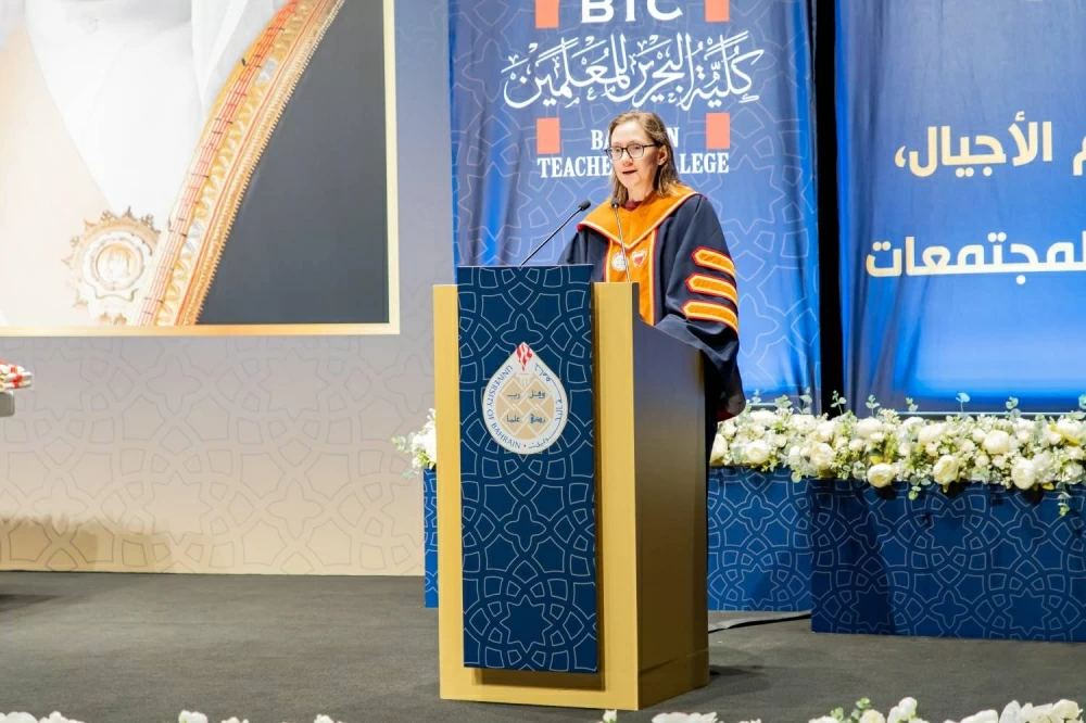 كلية البحرين للمعلمين تحتفي بتخريج الفوج الرابع عشر من طلبتها