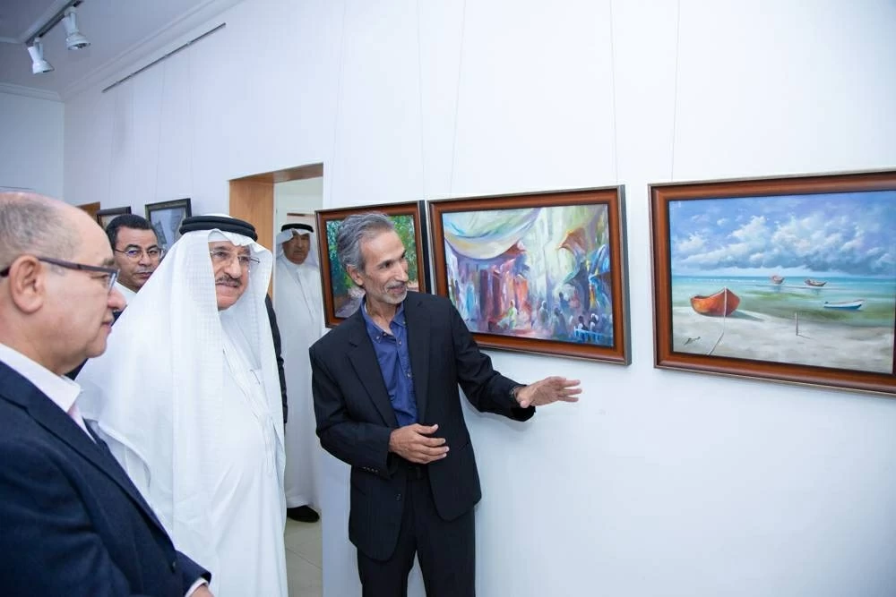 "أبعاد غاليري" يحتضن حواراً تشكيلياً يجسد روح البحرين