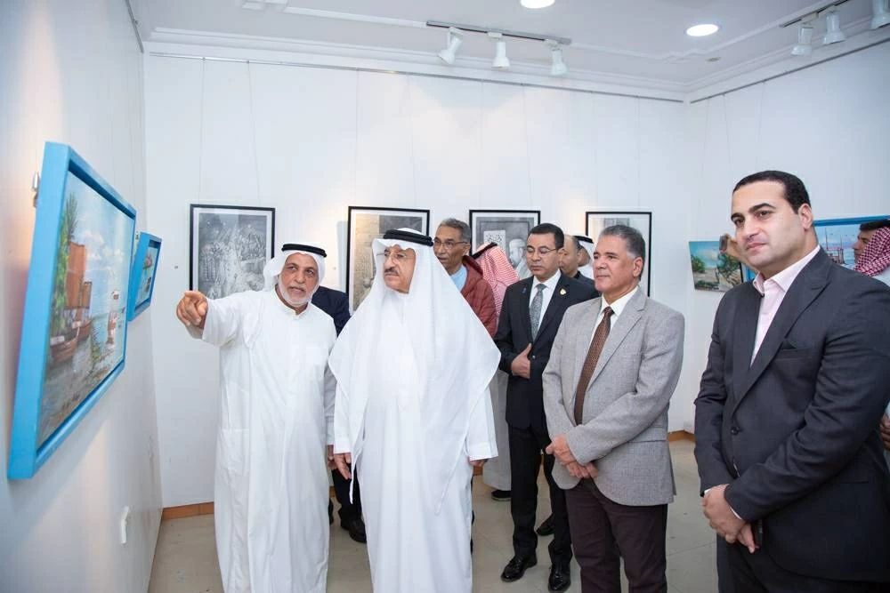 "أبعاد غاليري" يحتضن حواراً تشكيلياً يجسد روح البحرين