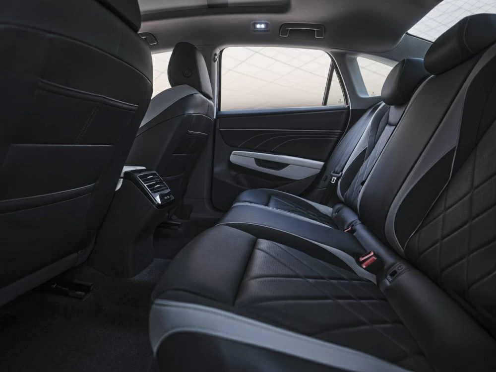 &laquo;باسات&raquo; و&laquo;جيتا&raquo; الجديدتان من &laquo;فولكس واجن&raquo;.. تقنيات مستقبلية وجودة لا تضاهى