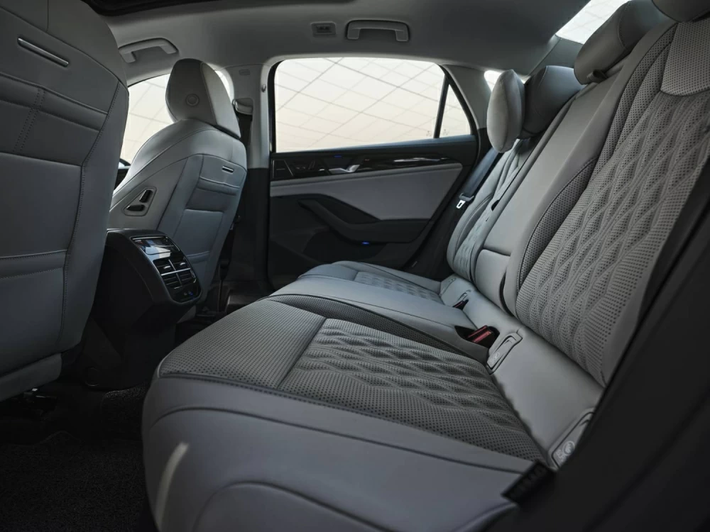 &laquo;باسات&raquo; و&laquo;جيتا&raquo; الجديدتان من &laquo;فولكس واجن&raquo;.. تقنيات مستقبلية وجودة لا تضاهى