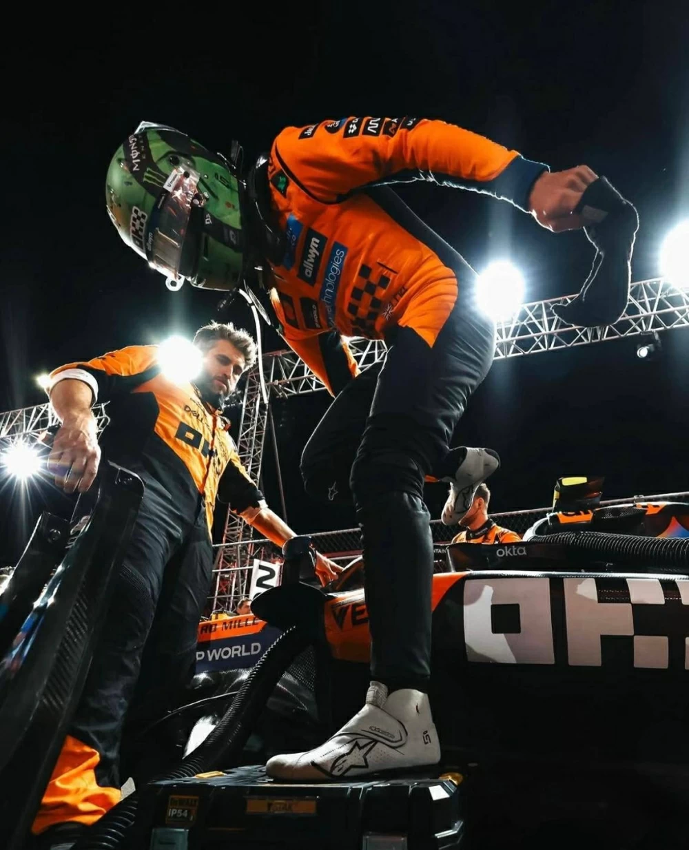 ماكلارين على أعتاب المجد التاريخي بقرب استعادة العرش العالمي في الفورمولا 1