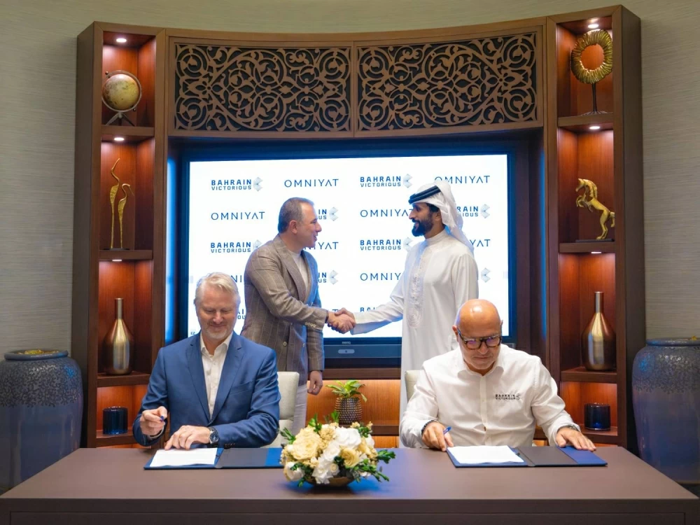 ناصر بن حمد يشهد توقيع اتفاقية بين &laquo;أمنيات&raquo; و&laquo;فيكتوريوس&raquo;