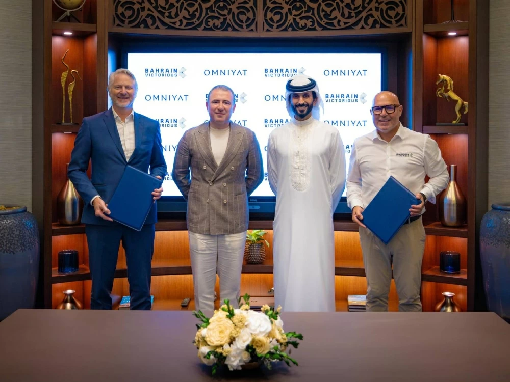 ناصر بن حمد يشهد توقيع اتفاقية بين &laquo;أمنيات&raquo; و&laquo;فيكتوريوس&raquo;