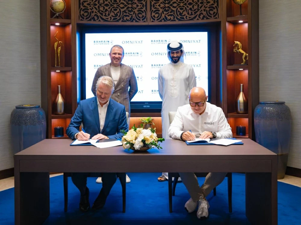 ناصر بن حمد يشهد توقيع اتفاقية بين &laquo;أمنيات&raquo; و&laquo;فيكتوريوس&raquo;