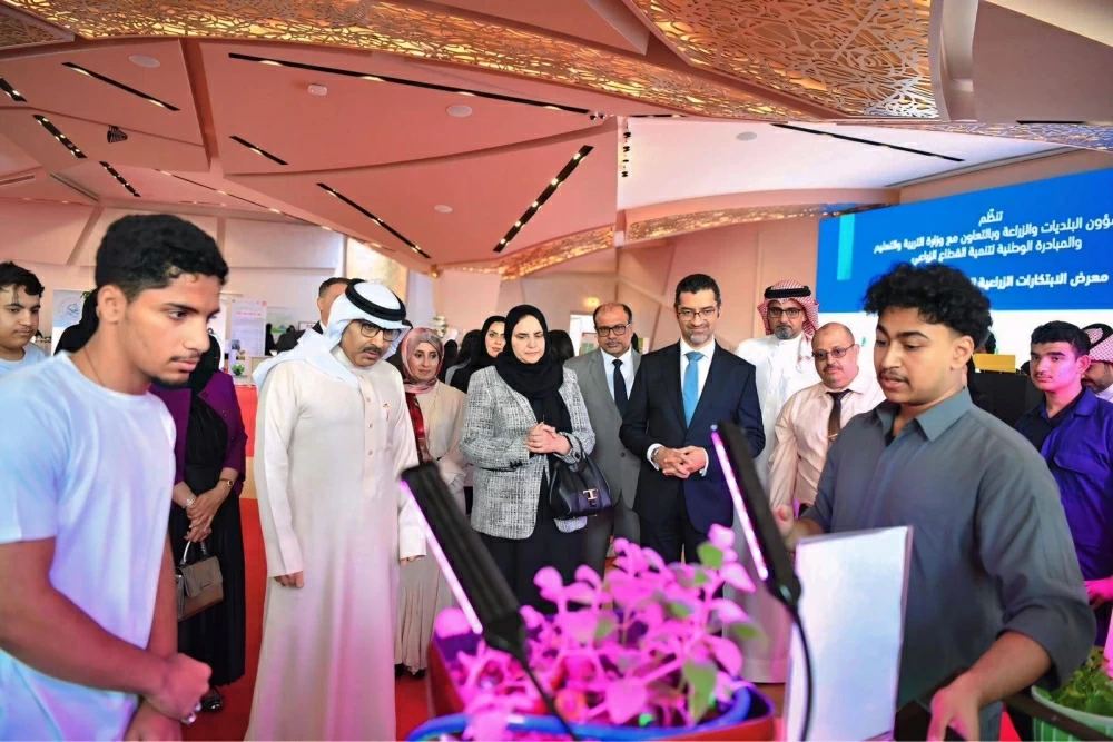 وزير شؤون البلديات والزراعة ووزير التربية والتعليم يفتتحان معرض الابتكارات الزراعية الطلابية الأول