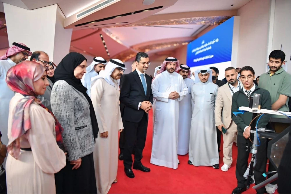 وزير شؤون البلديات والزراعة ووزير التربية والتعليم يفتتحان معرض الابتكارات الزراعية الطلابية الأول