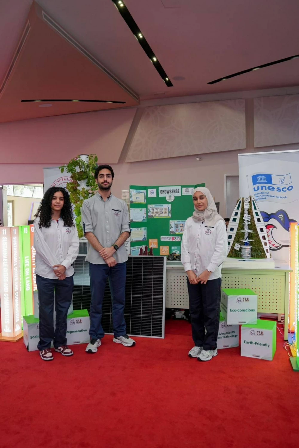 وزير شؤون البلديات والزراعة ووزير التربية والتعليم يفتتحان معرض الابتكارات الزراعية الطلابية الأول