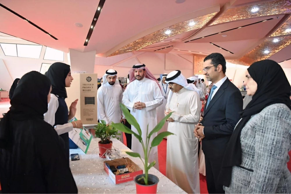 وزير شؤون البلديات والزراعة ووزير التربية والتعليم يفتتحان معرض الابتكارات الزراعية الطلابية الأول