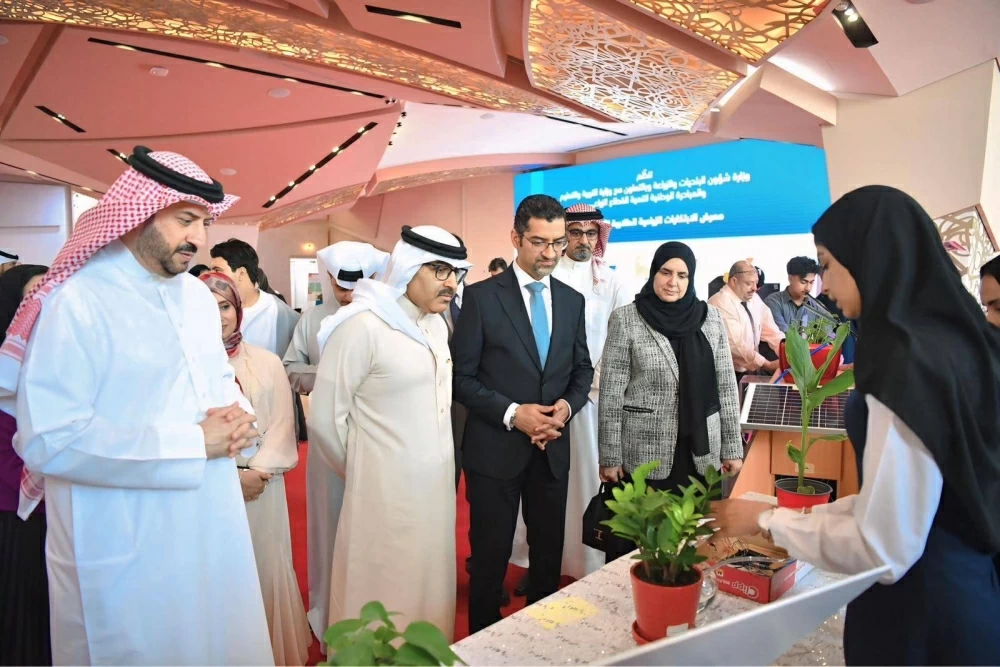 وزير شؤون البلديات والزراعة ووزير التربية والتعليم يفتتحان معرض الابتكارات الزراعية الطلابية الأول