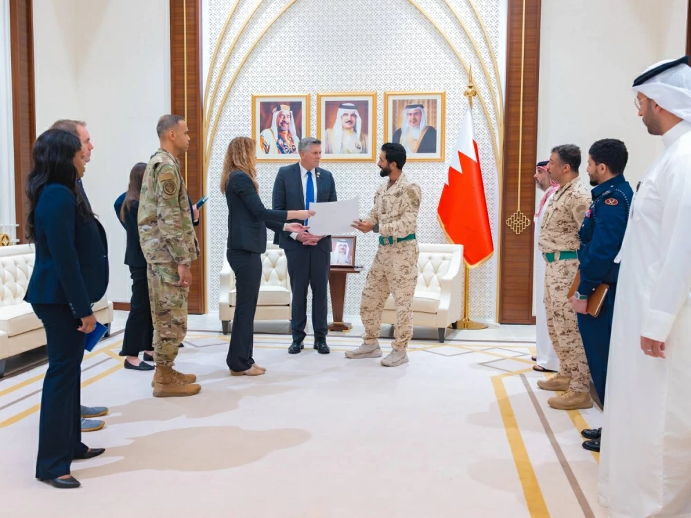 ناصر بن حمد يستقبل وفداً من الكونغرس الأمريكي برئاسة دارين لحود