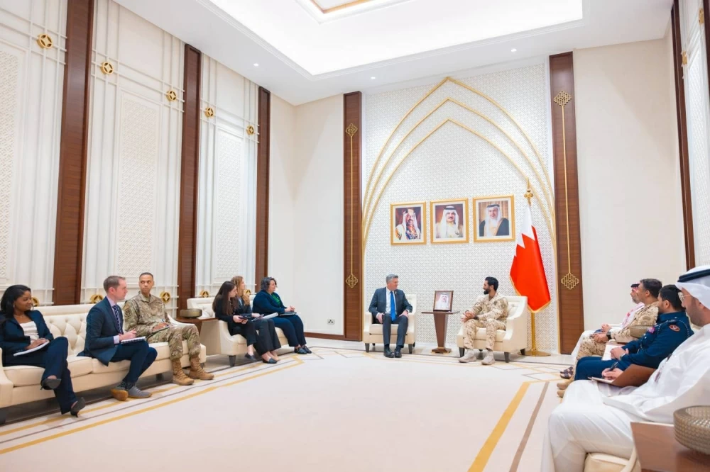 ناصر بن حمد يستقبل وفداً من الكونغرس الأمريكي برئاسة دارين لحود