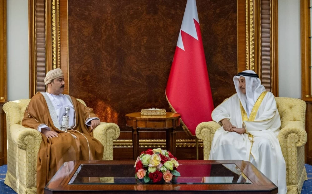 خالد بن عبدالله يلتقي أمين السجل العقاري العماني لتبادل رؤى تنظيم الأسواق العقارية