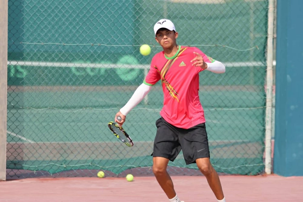 إثارة كبيرة في انطلاق الدور الأول لبطولة الاتحاد الدولي للتنس للناشئين