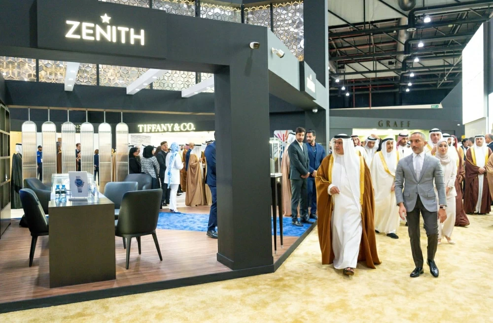 ولي العهد رئيس الوزراء يرعى افتتاح معرضي الجواهر والعطور العربية 2025