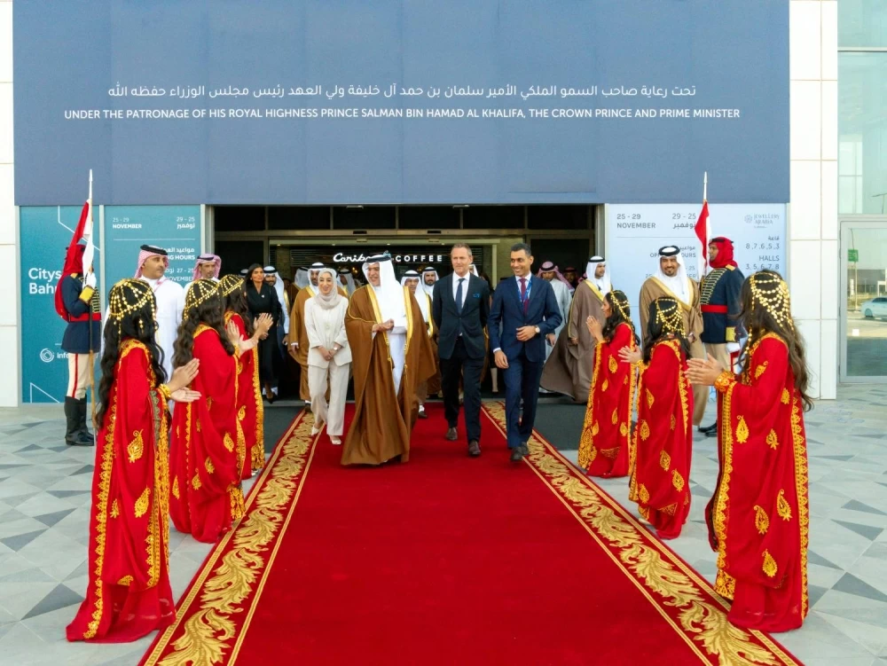 ولي العهد رئيس الوزراء يرعى افتتاح معرضي الجواهر والعطور العربية 2025