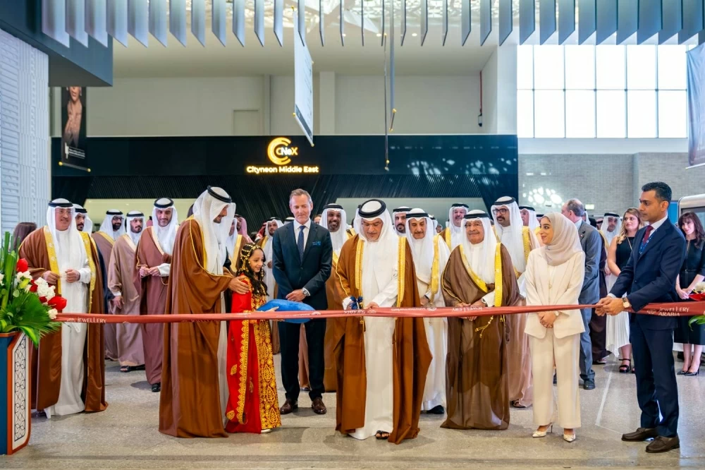 ولي العهد رئيس الوزراء يرعى افتتاح معرضي الجواهر والعطور العربية 2025