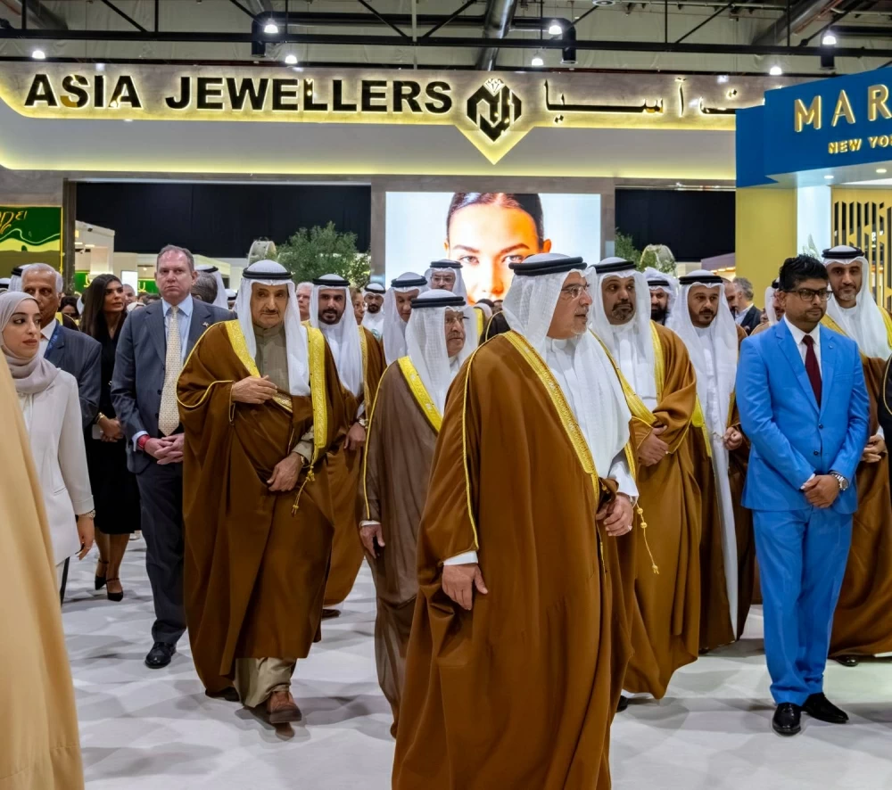 ولي العهد رئيس الوزراء يرعى افتتاح معرضي الجواهر والعطور العربية 2025