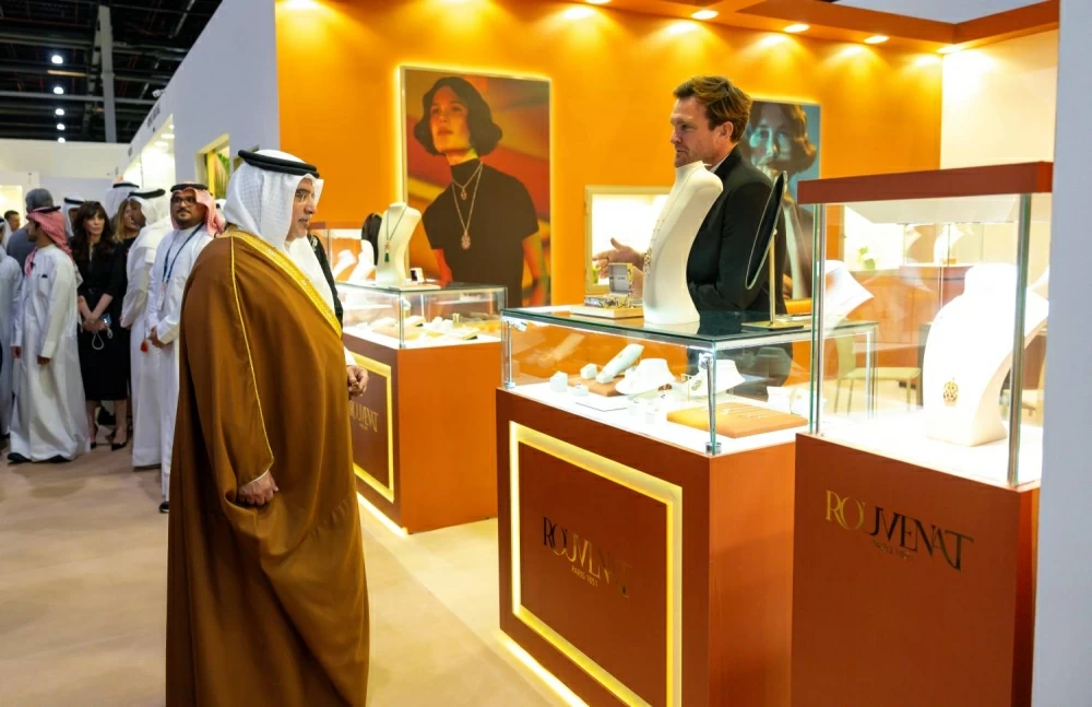 ولي العهد رئيس الوزراء يرعى افتتاح معرضي الجواهر والعطور العربية 2025
