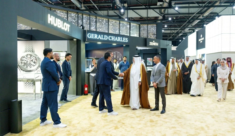 ولي العهد رئيس الوزراء يرعى افتتاح معرضي الجواهر والعطور العربية 2025
