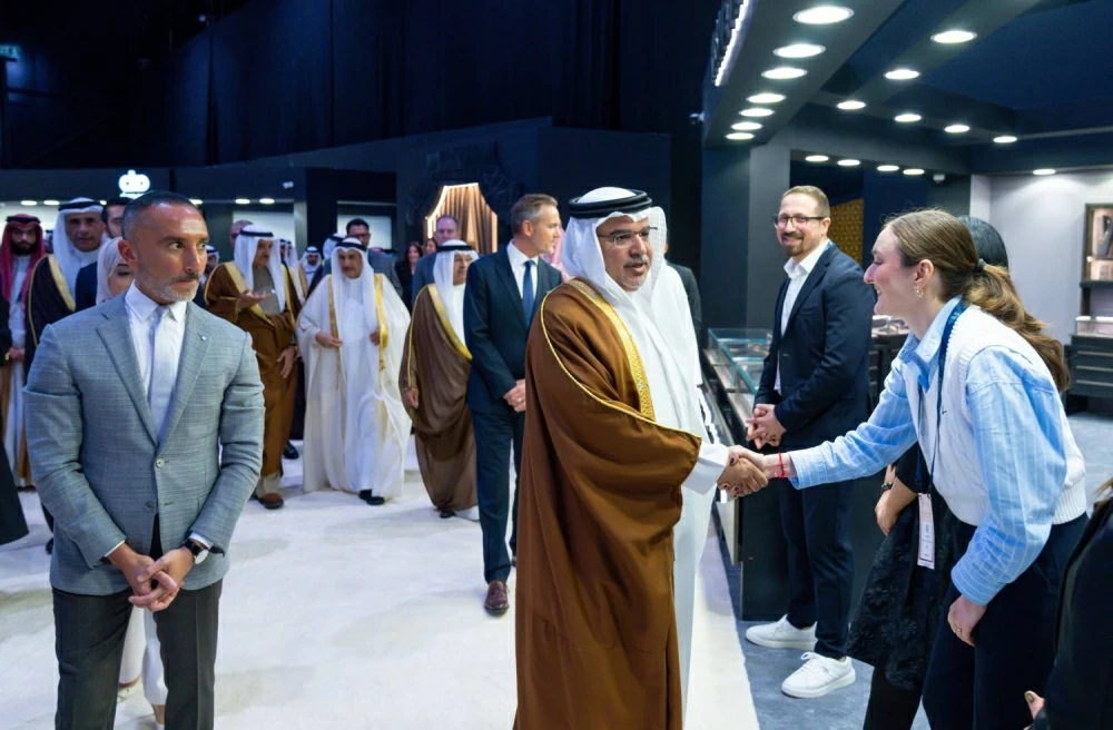 ولي العهد رئيس الوزراء يرعى افتتاح معرضي الجواهر والعطور العربية 2025