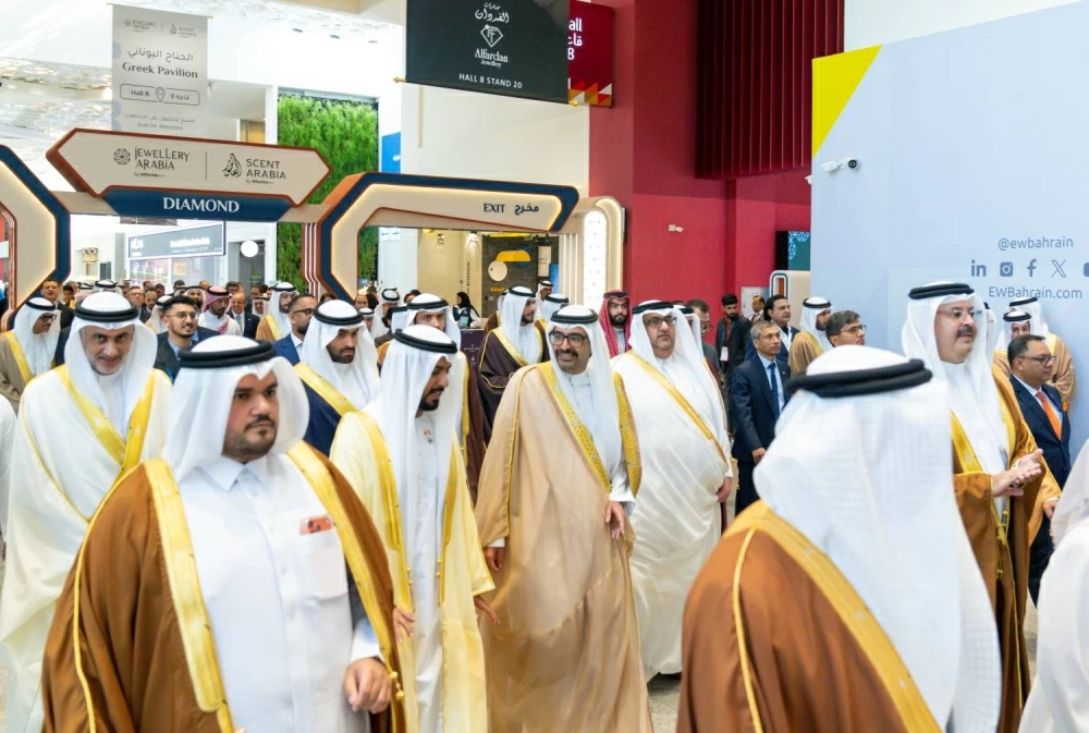 ولي العهد رئيس الوزراء يرعى افتتاح معرضي الجواهر والعطور العربية 2025