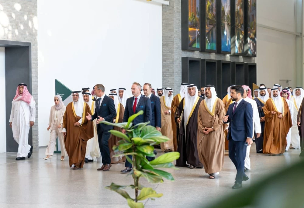 ولي العهد رئيس الوزراء يرعى افتتاح معرضي الجواهر والعطور العربية 2025