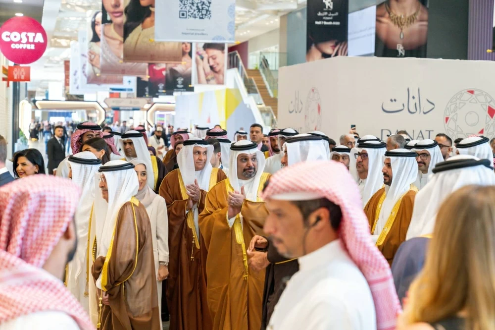 ولي العهد رئيس الوزراء يرعى افتتاح معرضي الجواهر والعطور العربية 2025