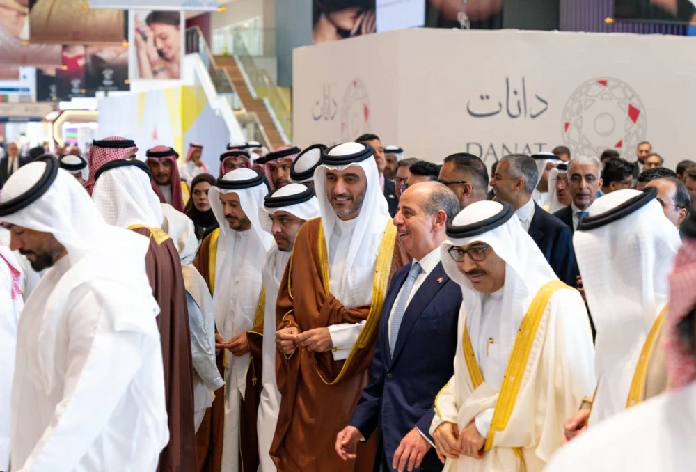 ولي العهد رئيس الوزراء يرعى افتتاح معرضي الجواهر والعطور العربية 2025