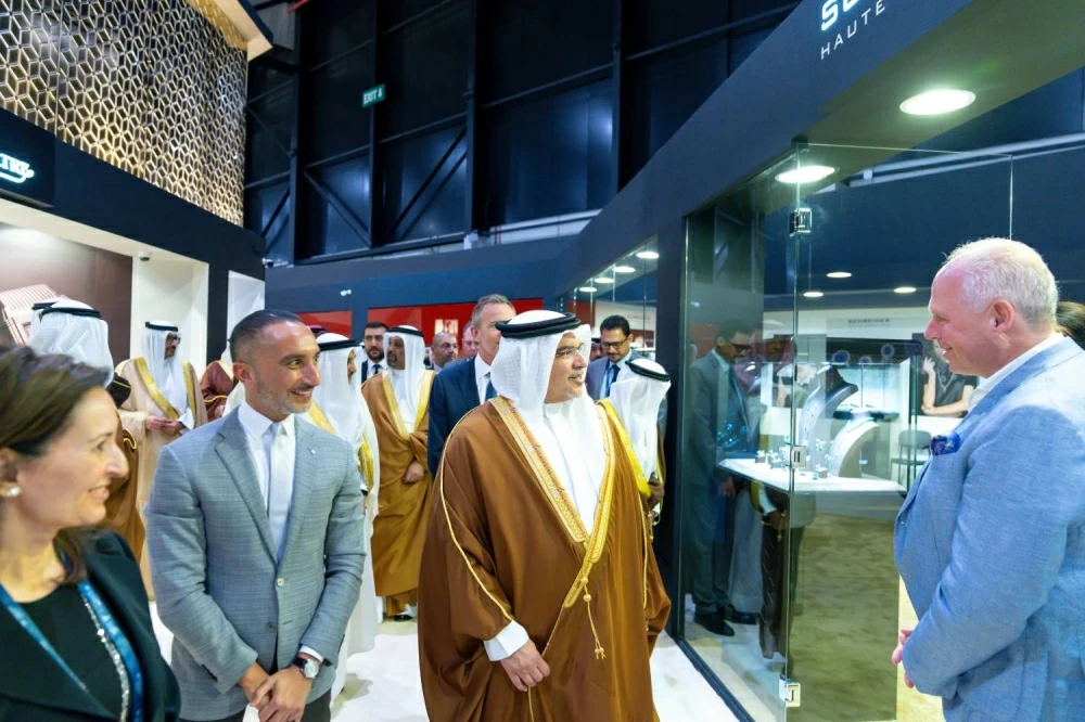 ولي العهد رئيس الوزراء يرعى افتتاح معرضي الجواهر والعطور العربية 2025