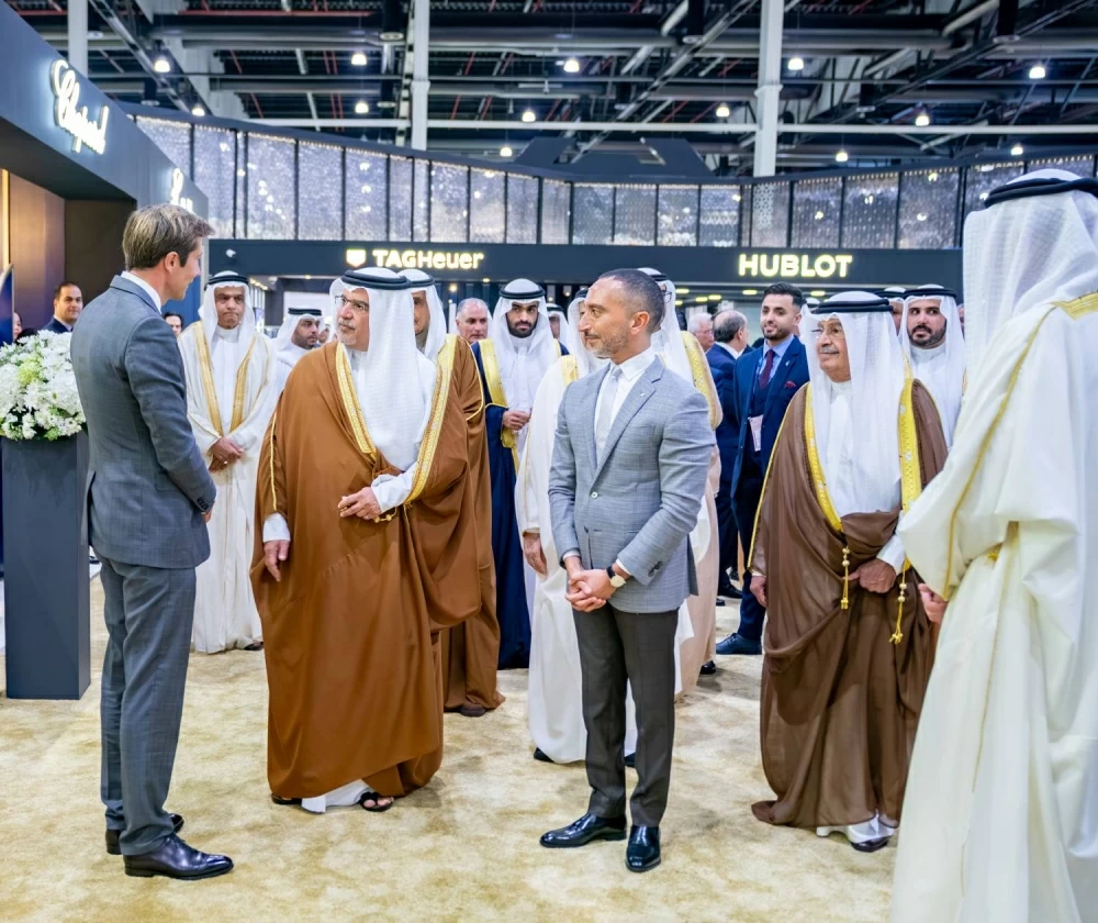 ولي العهد رئيس الوزراء يرعى افتتاح معرضي الجواهر والعطور العربية 2025