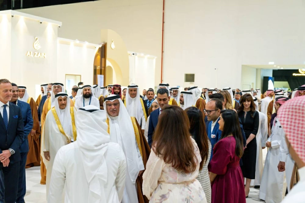 ولي العهد رئيس الوزراء يرعى افتتاح معرضي الجواهر والعطور العربية 2025