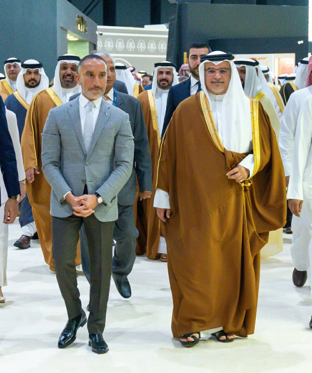 ولي العهد رئيس الوزراء يرعى افتتاح معرضي الجواهر والعطور العربية 2025