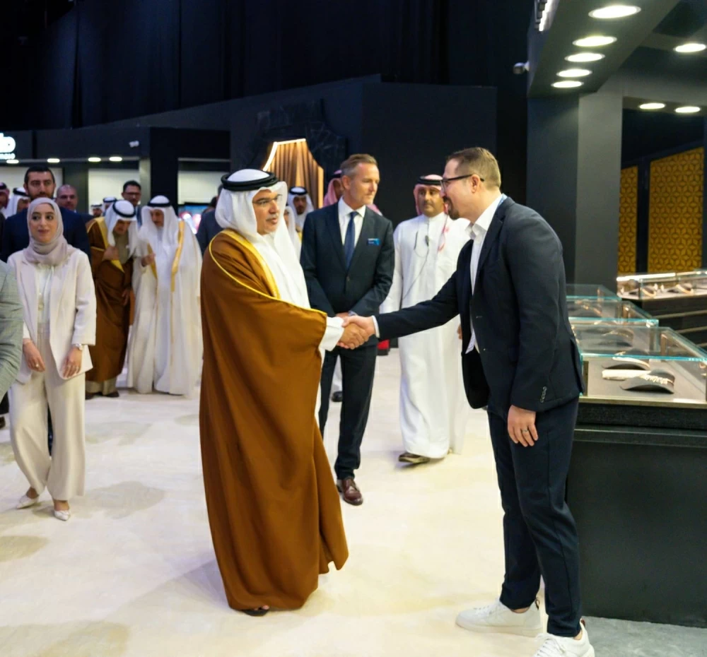 ولي العهد رئيس الوزراء يرعى افتتاح معرضي الجواهر والعطور العربية 2025