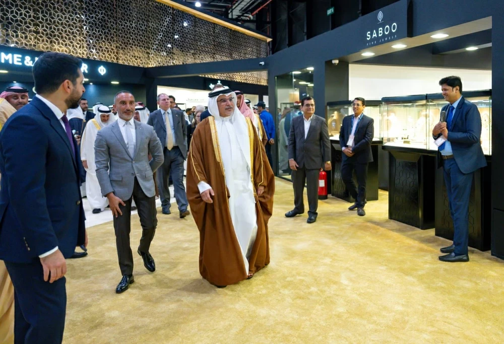 ولي العهد رئيس الوزراء يرعى افتتاح معرضي الجواهر والعطور العربية 2025