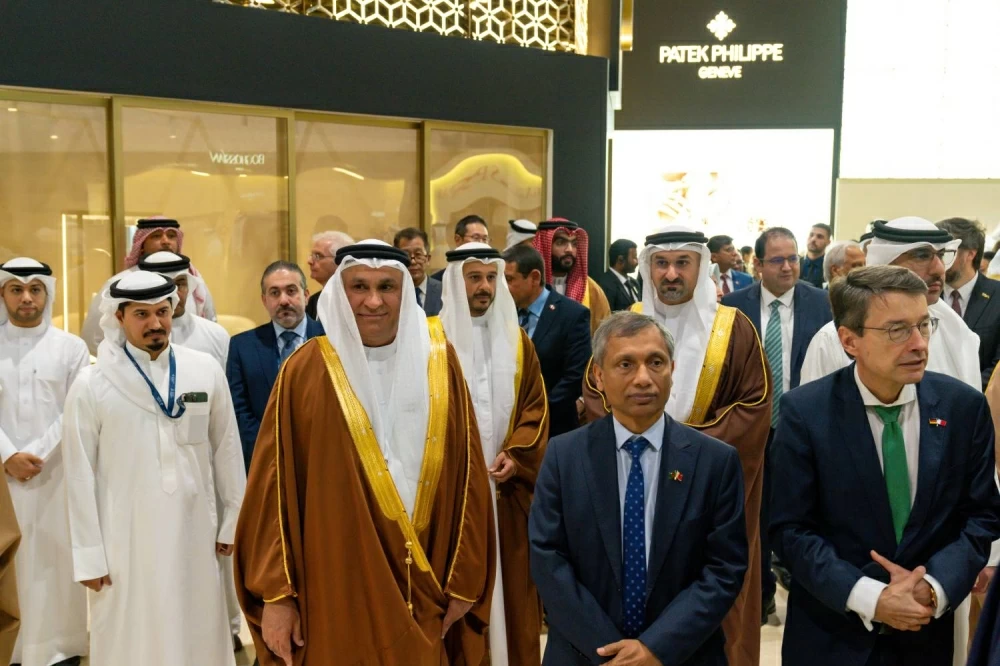 ولي العهد رئيس الوزراء يرعى افتتاح معرضي الجواهر والعطور العربية 2025