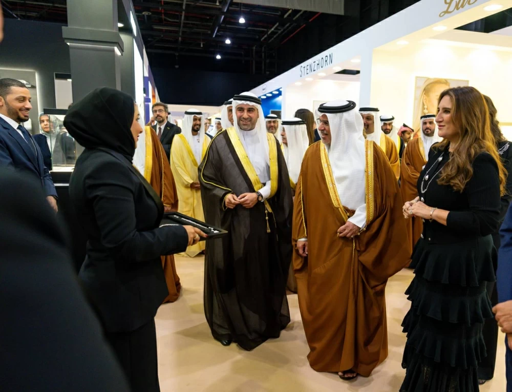 ولي العهد رئيس الوزراء يرعى افتتاح معرضي الجواهر والعطور العربية 2025