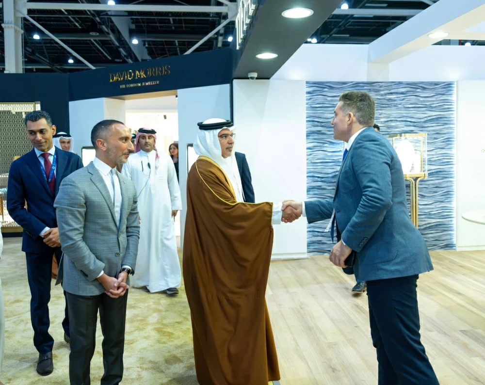 ولي العهد رئيس الوزراء يرعى افتتاح معرضي الجواهر والعطور العربية 2025