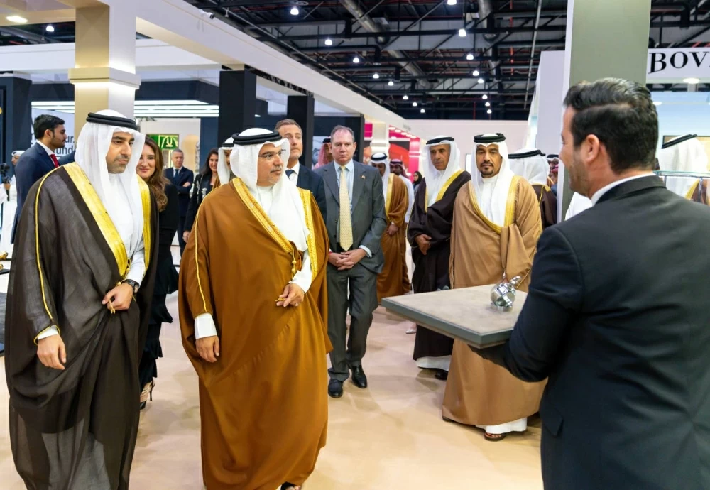 ولي العهد رئيس الوزراء يرعى افتتاح معرضي الجواهر والعطور العربية 2025