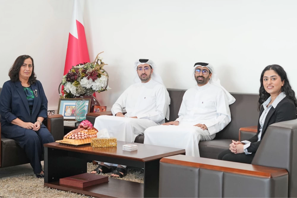 "البحرينية الكويتية للتأمين" تتبرّع للمستشفيات الحكومية بـ 104 كرسي متحرك