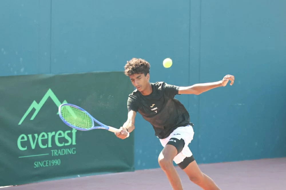 البحريني أحمد السيد يتأهل لدور الـ16 لبطولة الاتحاد الدولي للتنس للناشئين